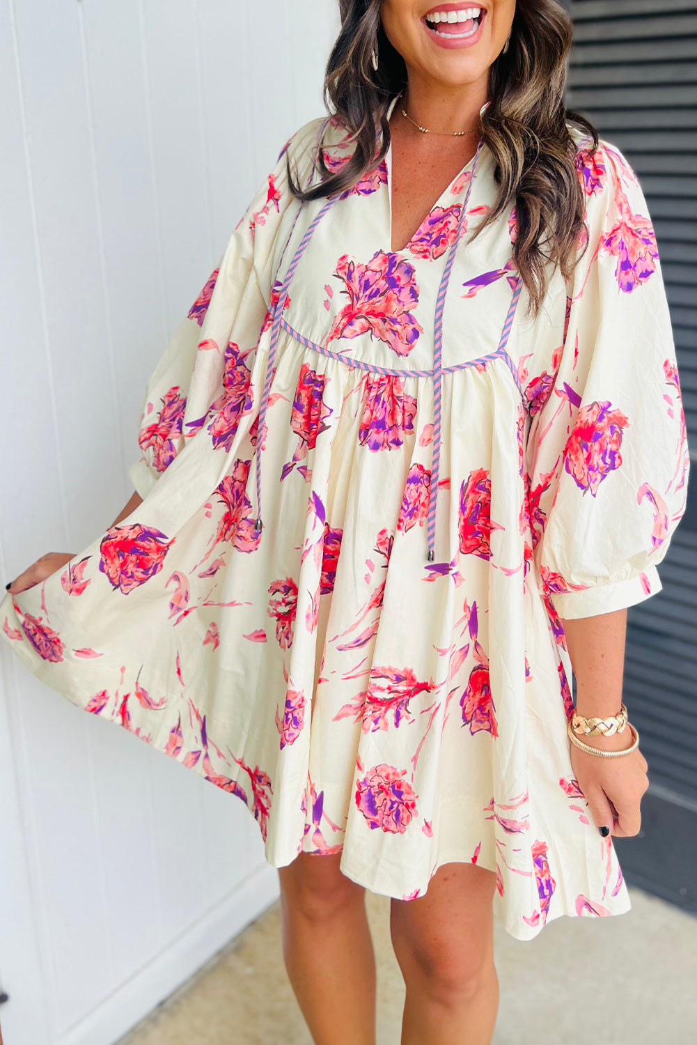 Babydoll rosa de baby-tope con estampado floral, mangas con globo, V collar