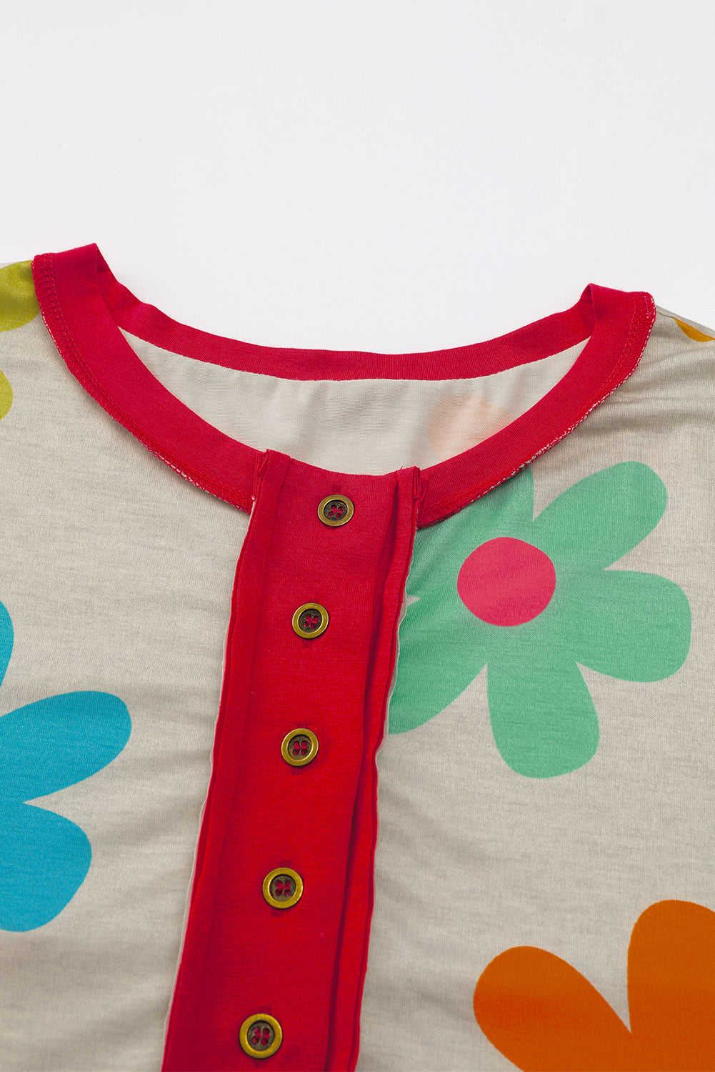 T-shirt with drooping shoulders and contrasting border with pink floral eyelets