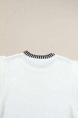 White knitted knitted with bat handles and round neck with contrasting border