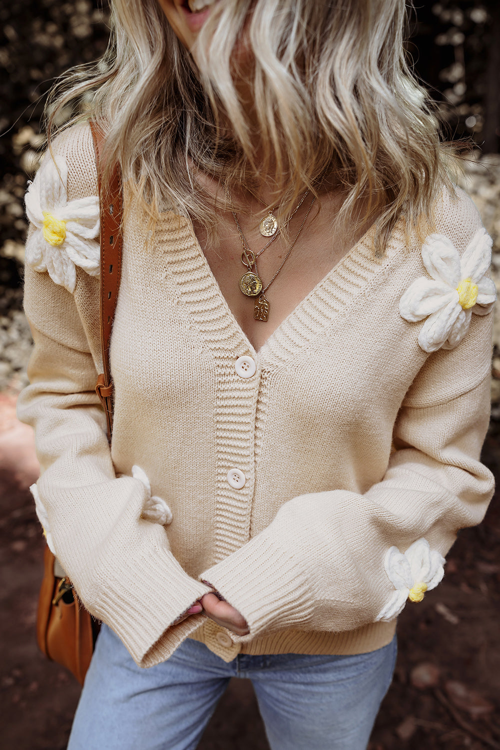 Cardigan élégant boutonné sur le devant avec décoration florale parchemin-A WOMAN WE LOVE