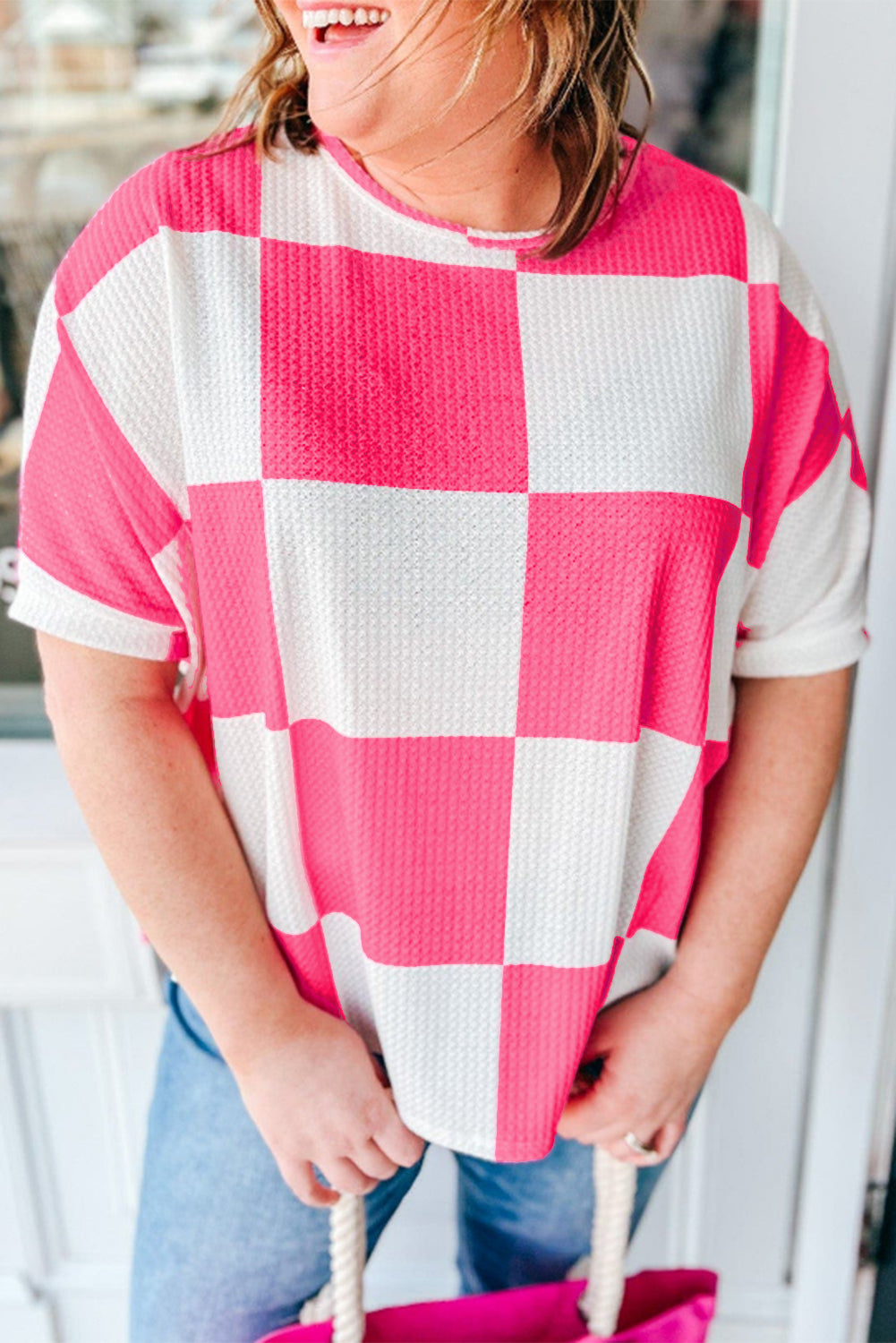 T-shirt blanc à damier texturé à col rond et grande taille *