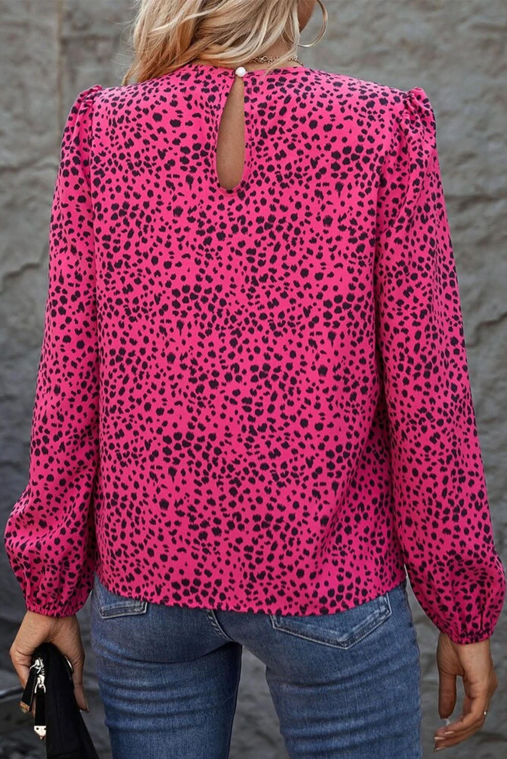 Blouse plissée à imprimé léopard rose avec trou de serrure-A WOMAN WE LOVE
