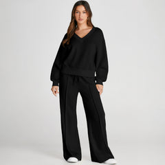 Ajuste de deportes negros con costuras cortas y de gran cantidad en V -neck