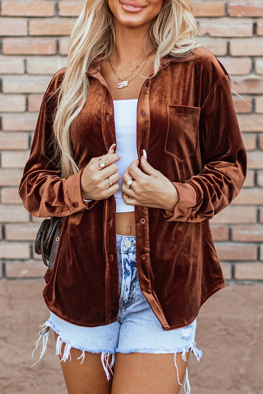 Chemise en velours avec poche poitrine marron-A WOMAN WE LOVE