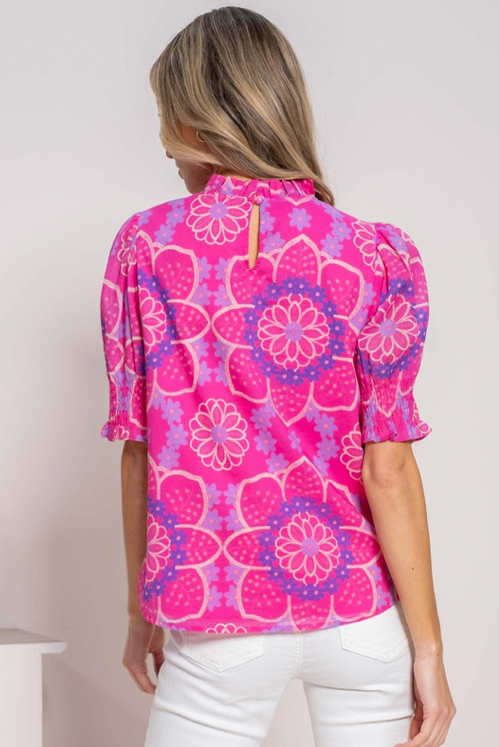 Blouse smockée à manches bouffantes et col volanté à imprimé floral rose-A WOMAN WE LOVE