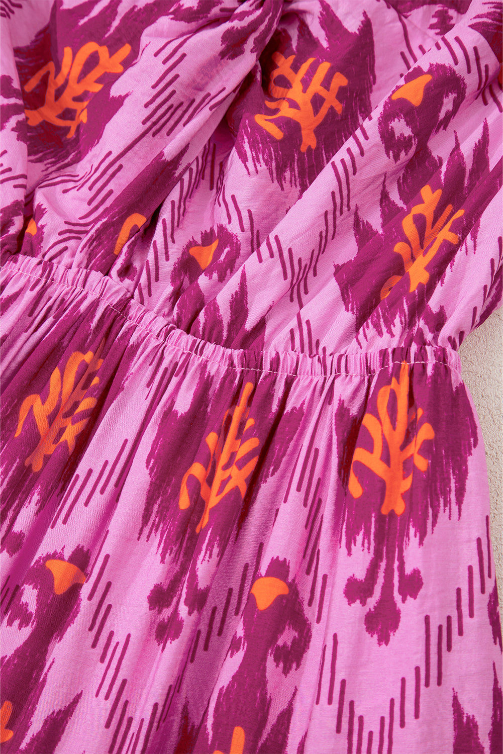 Robe longue à manches volantées et torsadées sur le devant à imprimé rétro Bonbon