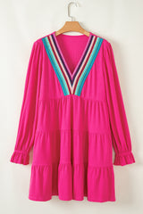 Bata de color rojo de color V-cuello de color V con volante rosa rojo y mangas rosas largas