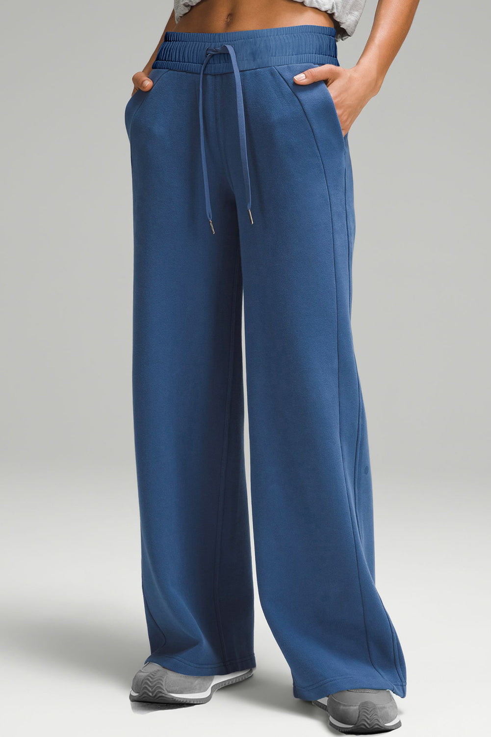 High waist tracksuit with tightening cord and wide blue sail pockets