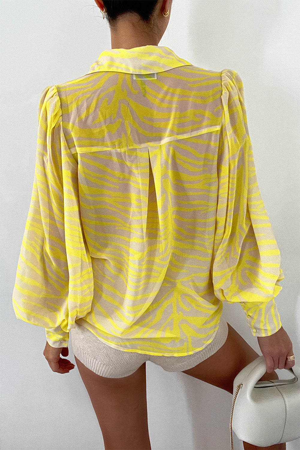 Chemise jaune à manches lanternes et imprimé à rayures zébrées