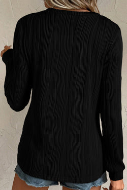 Cuello negro de manga larga y cuello negro y redondo