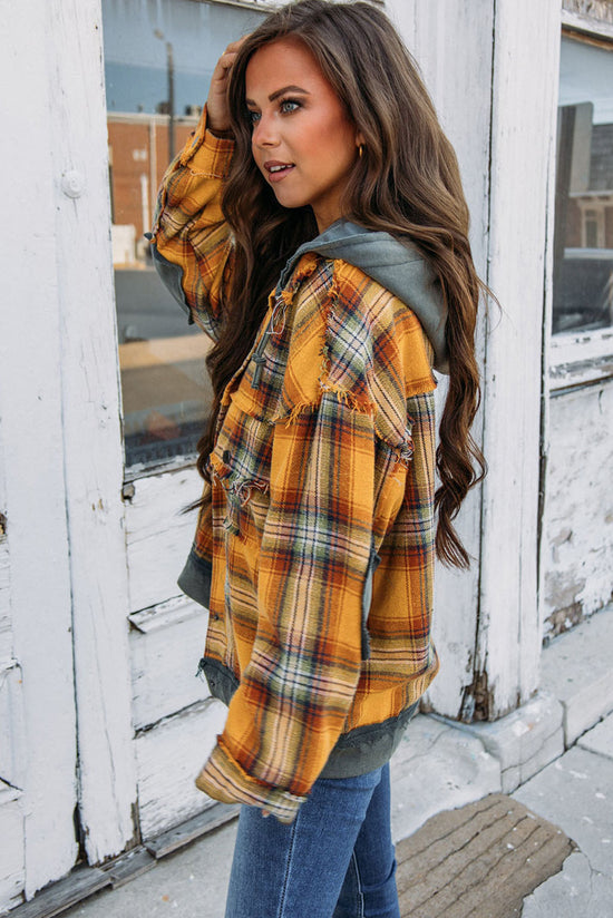 Veste à capuche orange à carreaux et boutons-pression effilochés