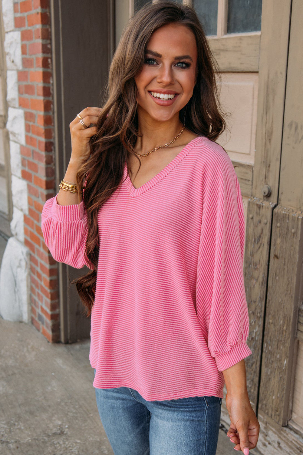 Pulsera de estampado de fresa rosado en V -neck top y manga