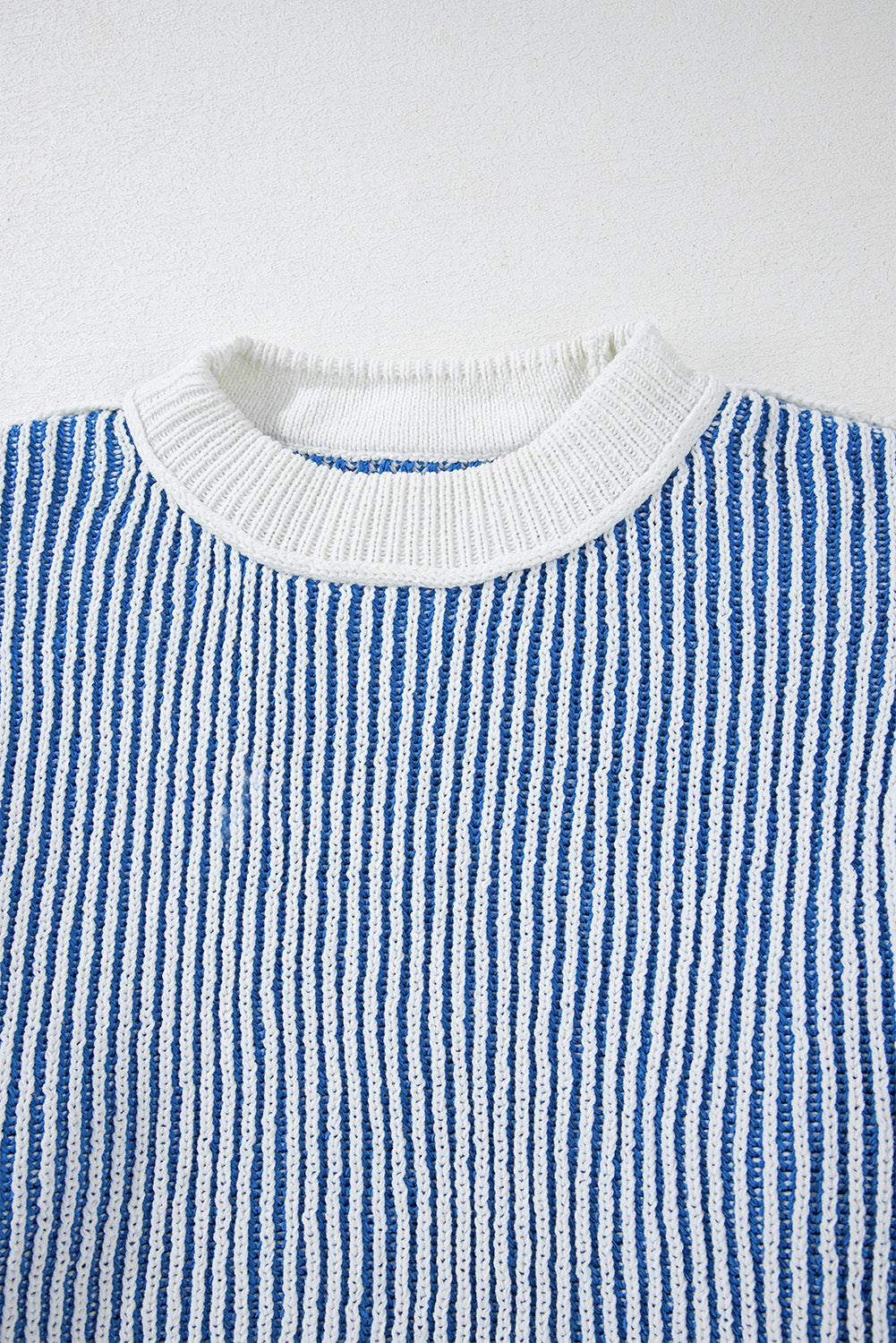 Pull ample à bords contrastés en tricot texturé à rayures bleu foncé