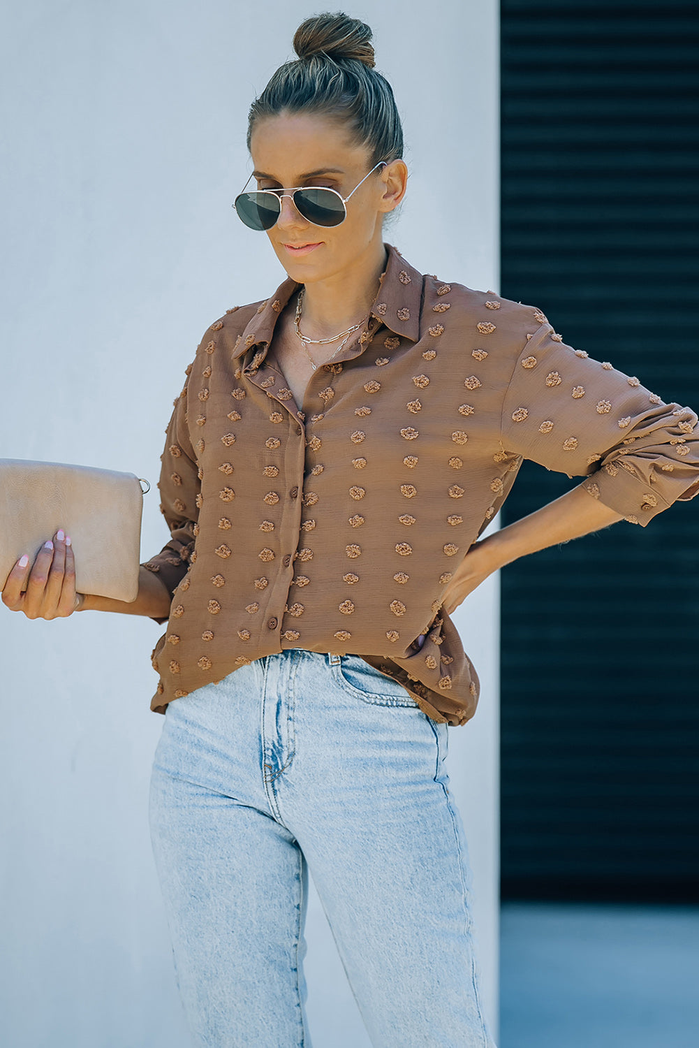 Chemise boutonnée à pois marron à manches longues