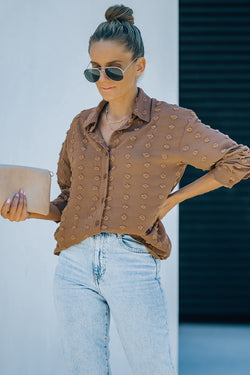 Long -sleeved brown polka dot shirt