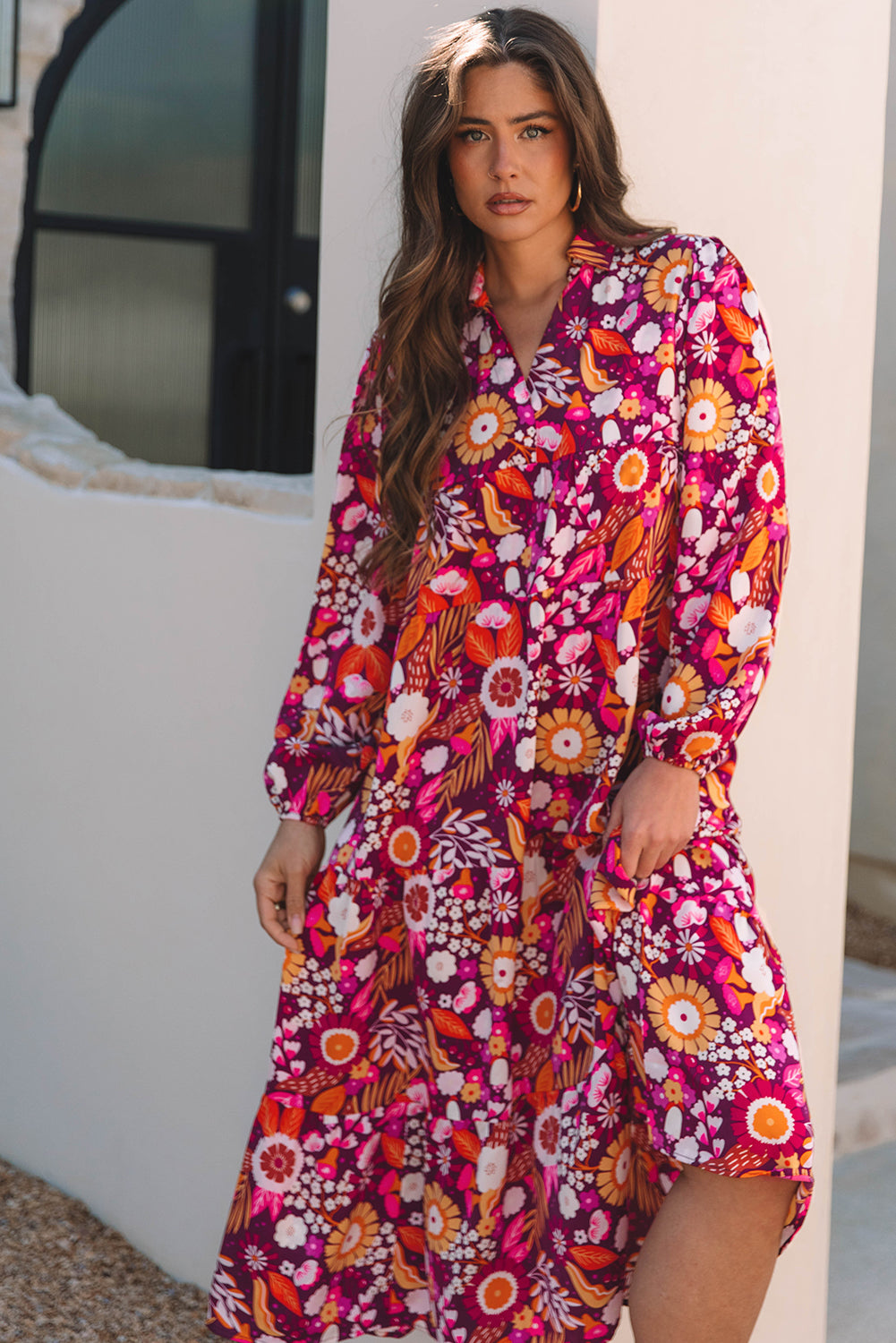Robe longue fluide à plusieurs niveaux et col violet