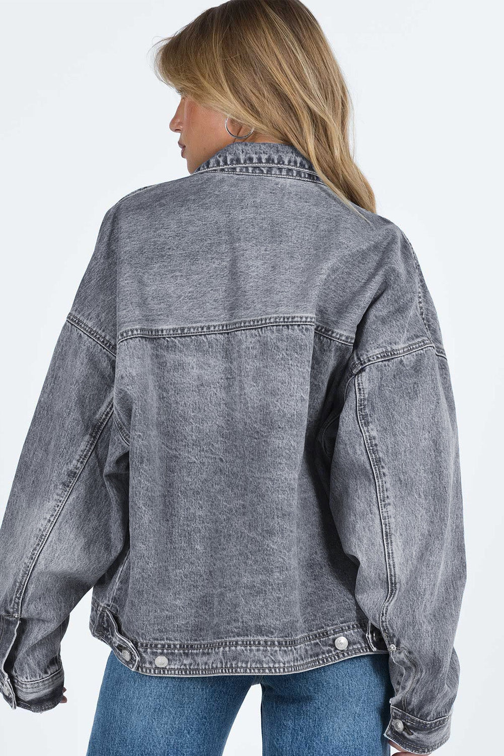 Chaqueta de mezclilla sin gris con bolsillos de pecho *