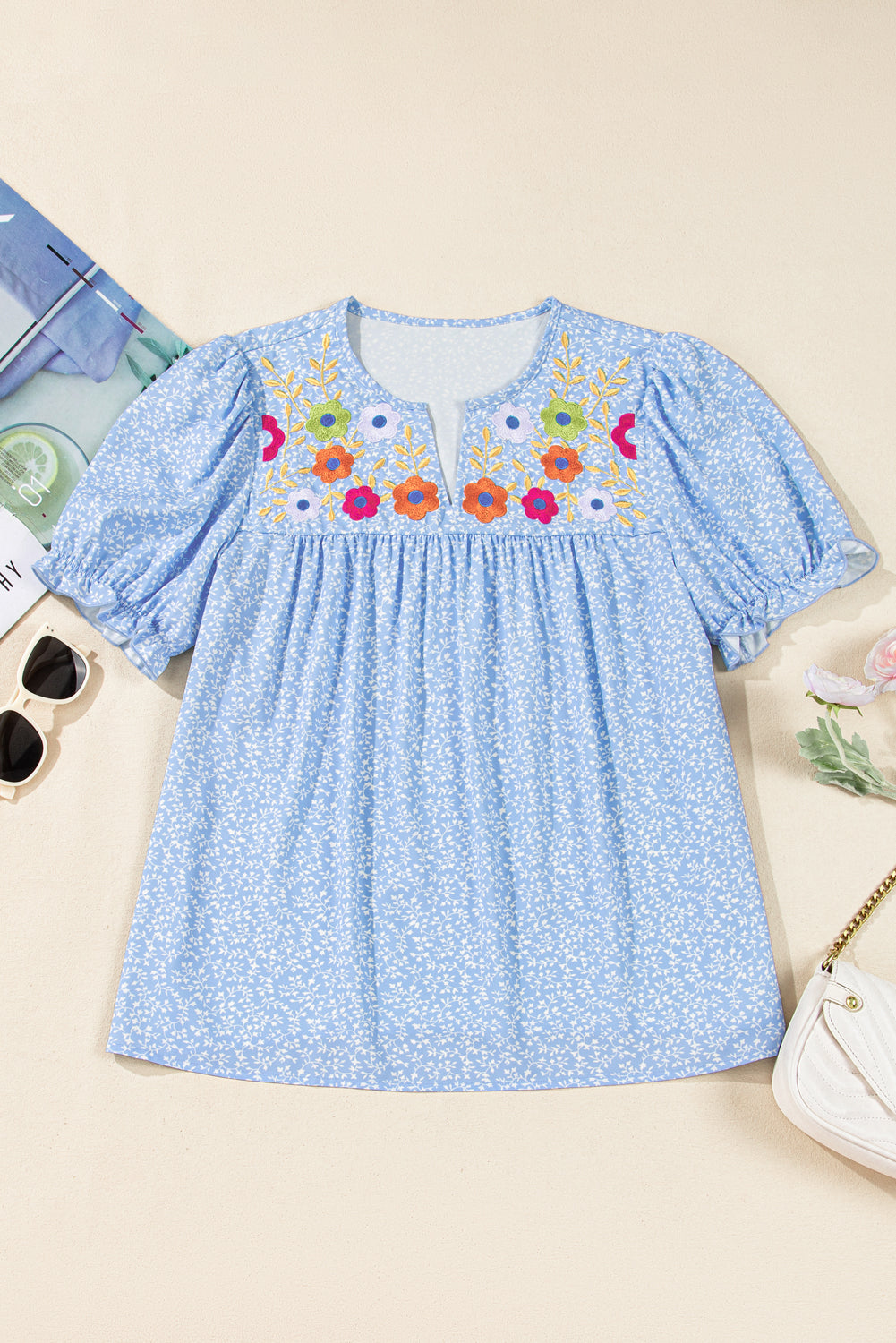 Blouse bleu ciel cranté-A WOMAN WE LOVE