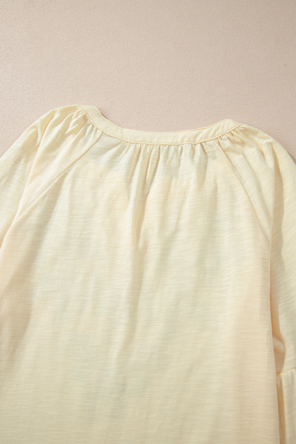 Blouse à col en V-A WOMAN WE LOVE