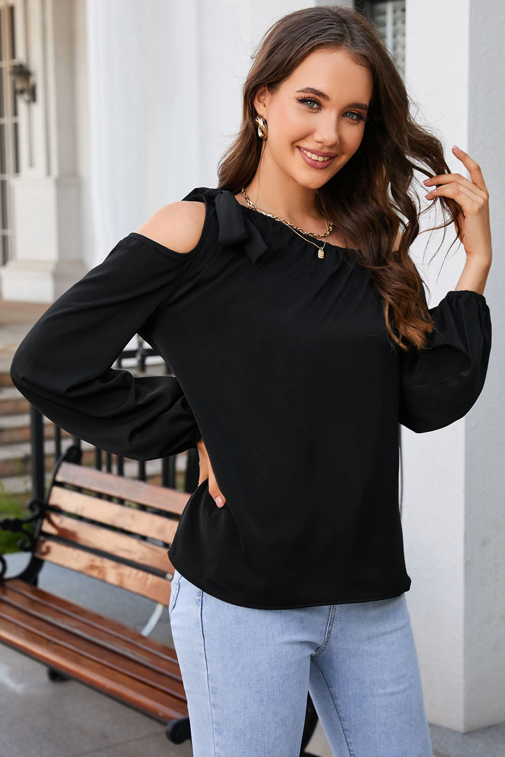 Schwarz geknotete asymmetrische Schulterbluse