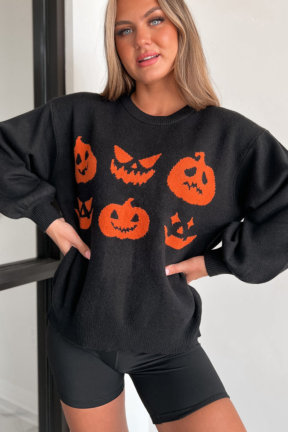 Pull noir à épaules tombantes et motif de visage de citrouille d'Halloween