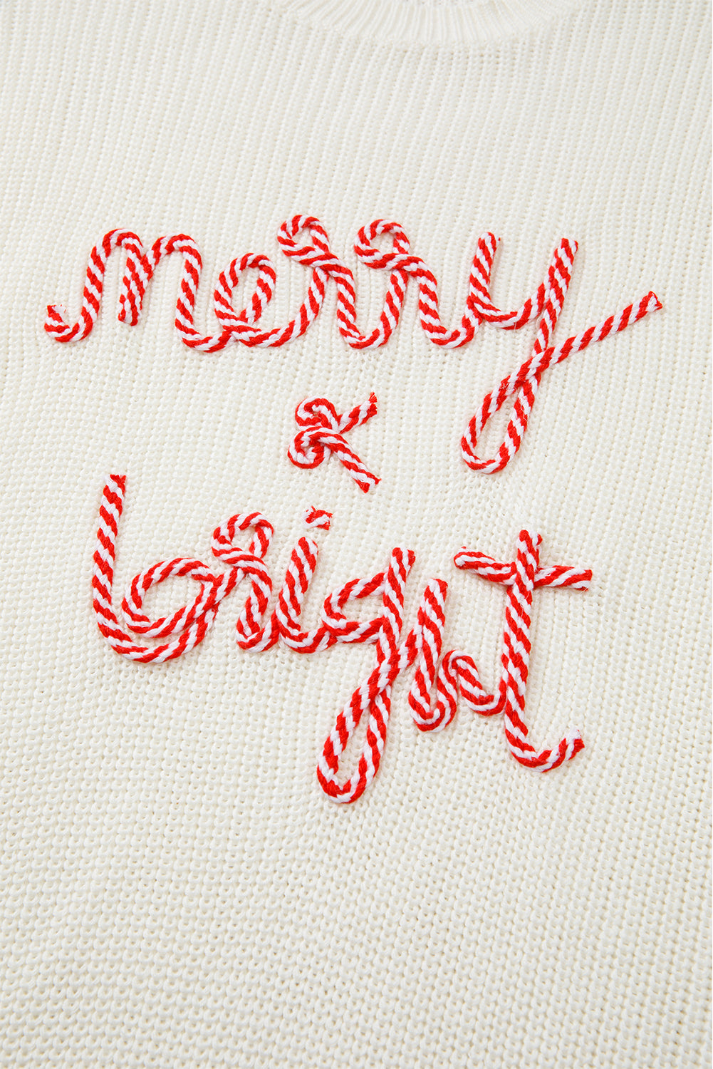 Suéter navideño con rayas blancas con letras alegres y brillantes