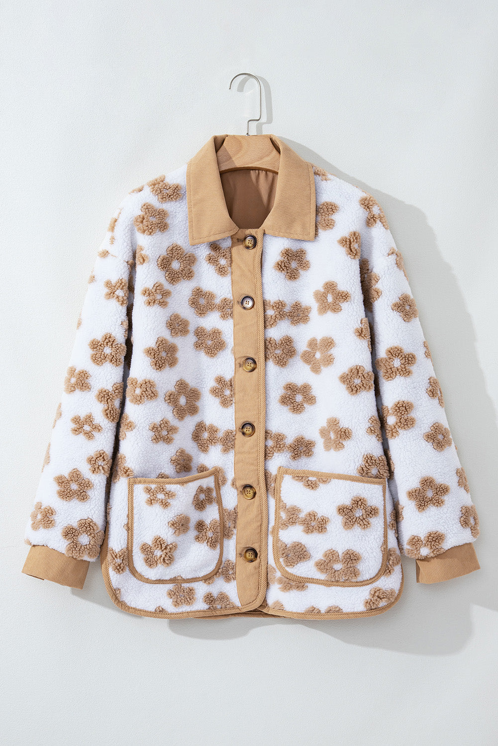 Leichter französischer Beige süßes Blumenmuster -Knopf UP Fleece Jacke