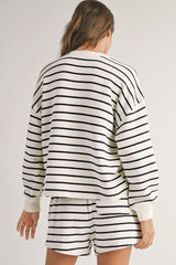 Ensemble haut et short à manches longues et demi-bouton imprimé à rayures noires et blanches-A WOMAN WE LOVE