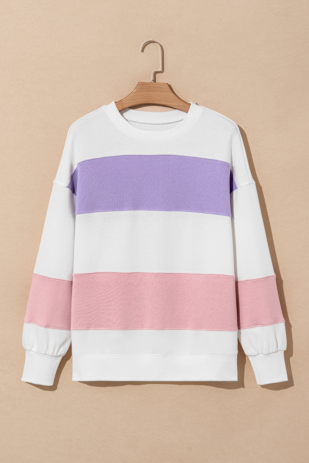 Sudadera beige con cuello redondo y hombros que caen en bloque de color de retazos