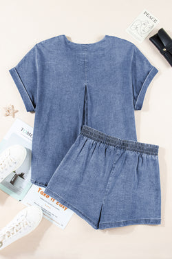 Ensemble short et t-shirt élastique en denim bleu clair à manches retroussées