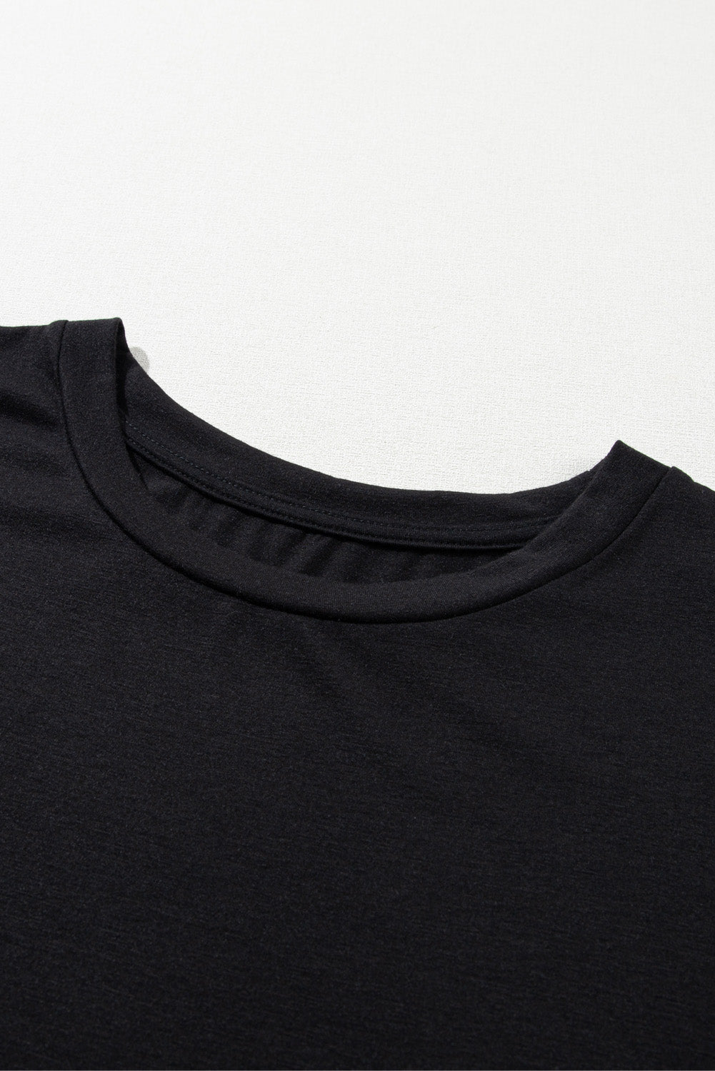 T-shirt con il collo rotondo nero.