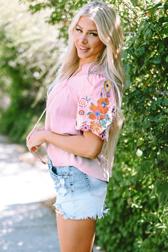 Pink blouse with embroidered flowers and puffy sleeves, split collar