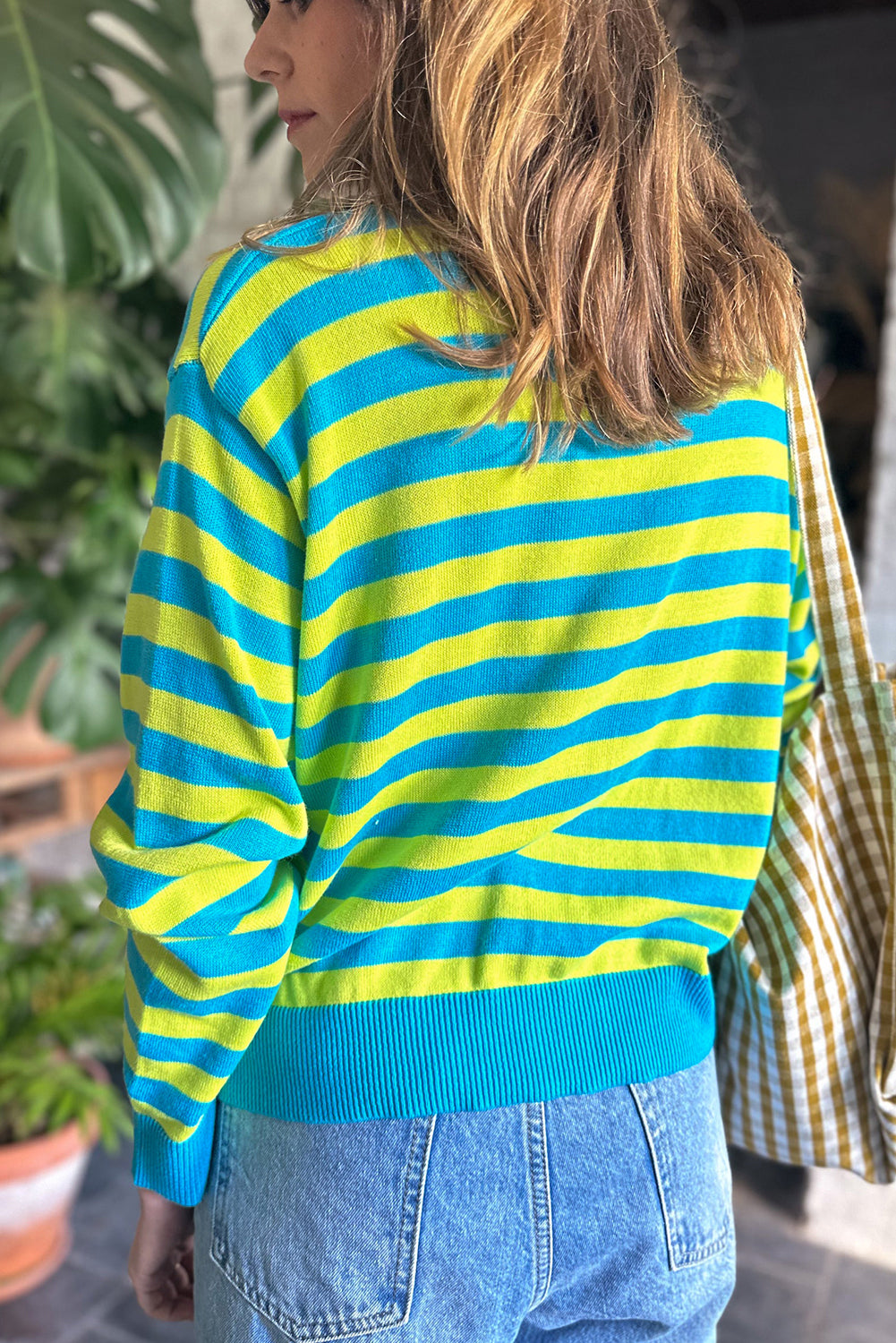 Striped spray with striped and round -collar with drooping green