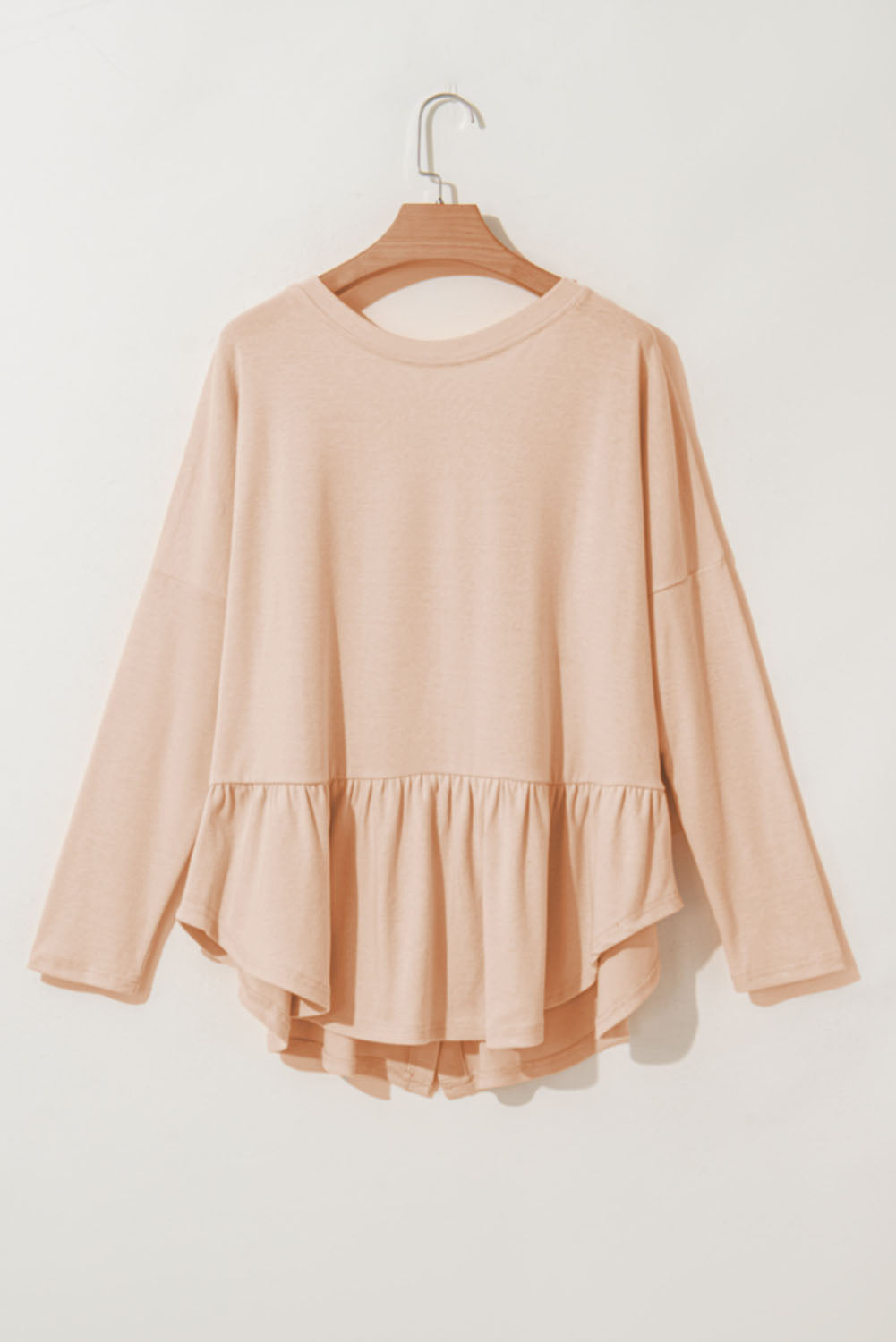 Chemise à volants et col en V boutonnée beige *