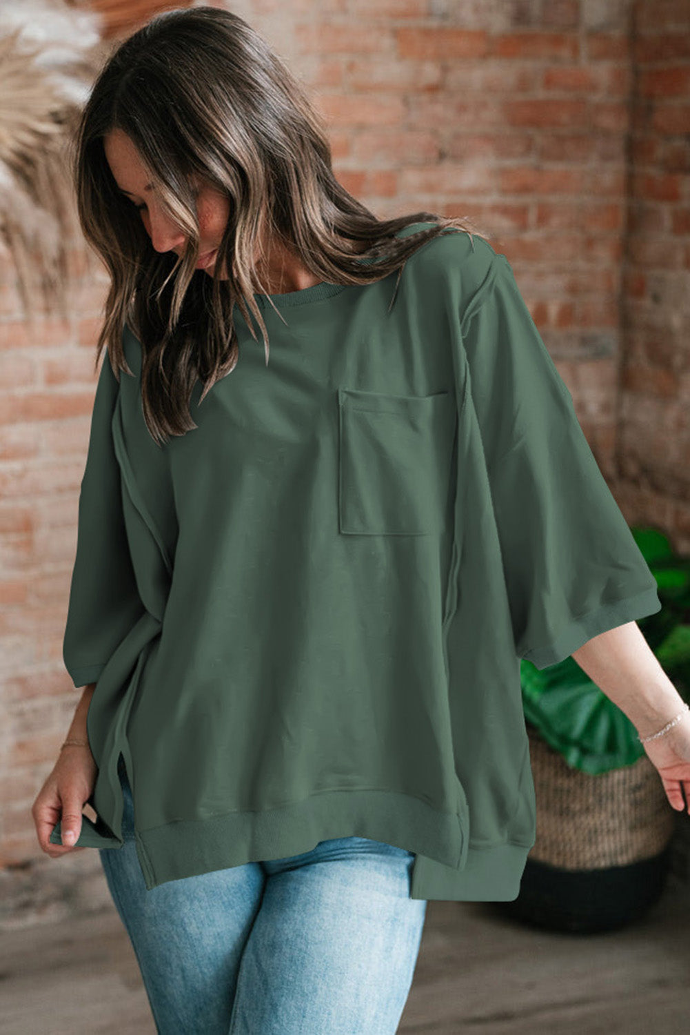 T-shirt ample fendu avec poche poitrine et couture exposée Laurel Green