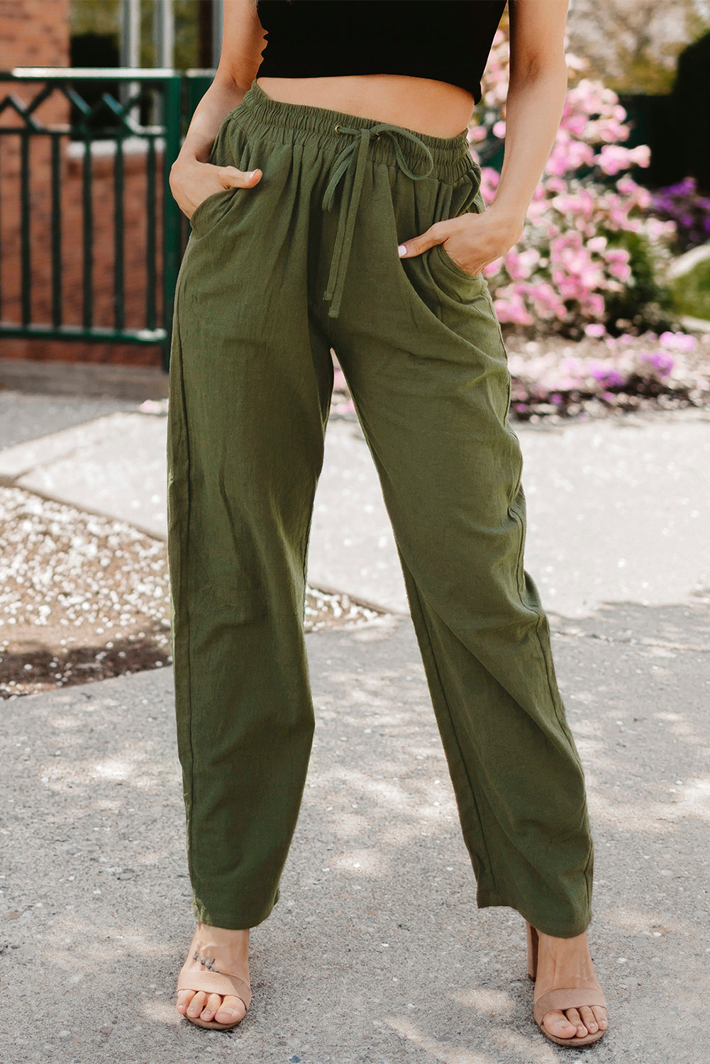 Pants with drawstring and elastic waist pockets, long straight legs green