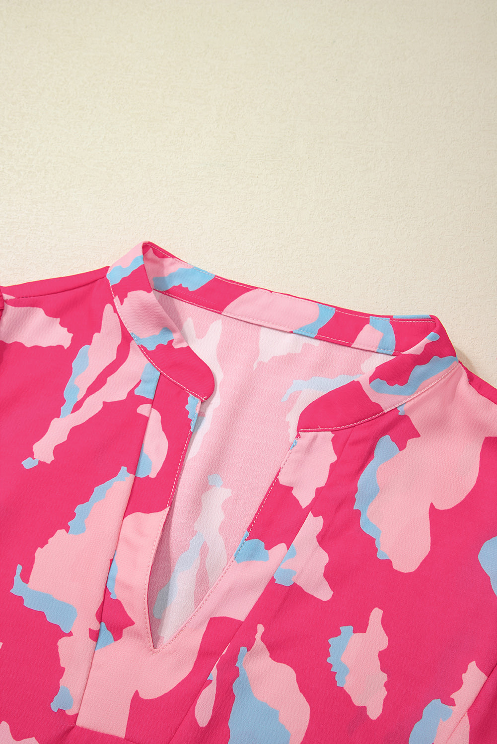 Rose Abstract Print Blouse à manches bouffantes smockée