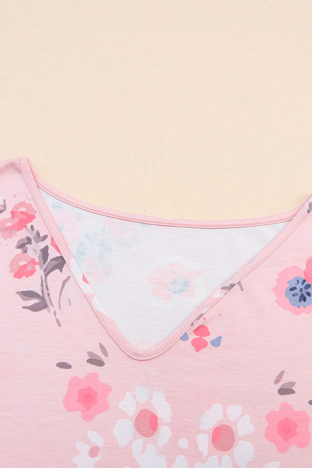 Camiseta de estampado floral Pink V Neck