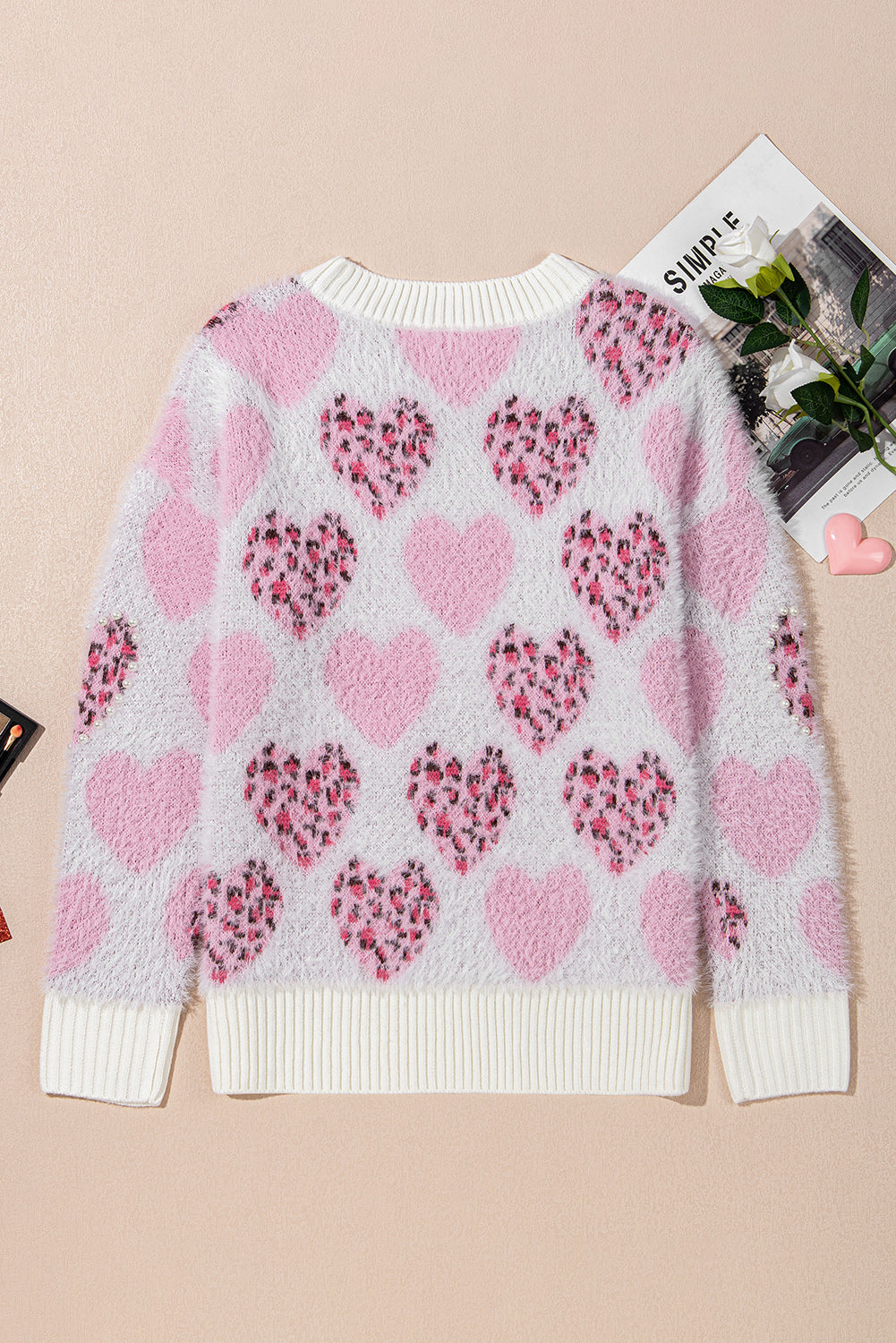 Fluffy sweater with pearl ribbed trim and leopard print and pink heart