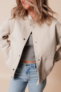 Beige bomber jacket with pockets and baseball collar