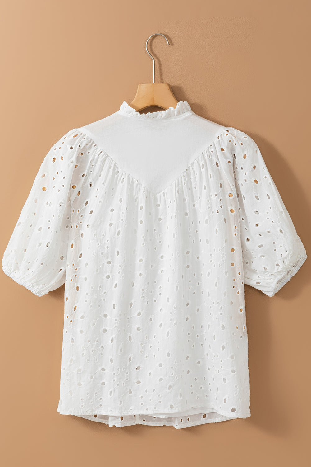 Blusa de manga de hojaldre hueco bordado de flores blancas