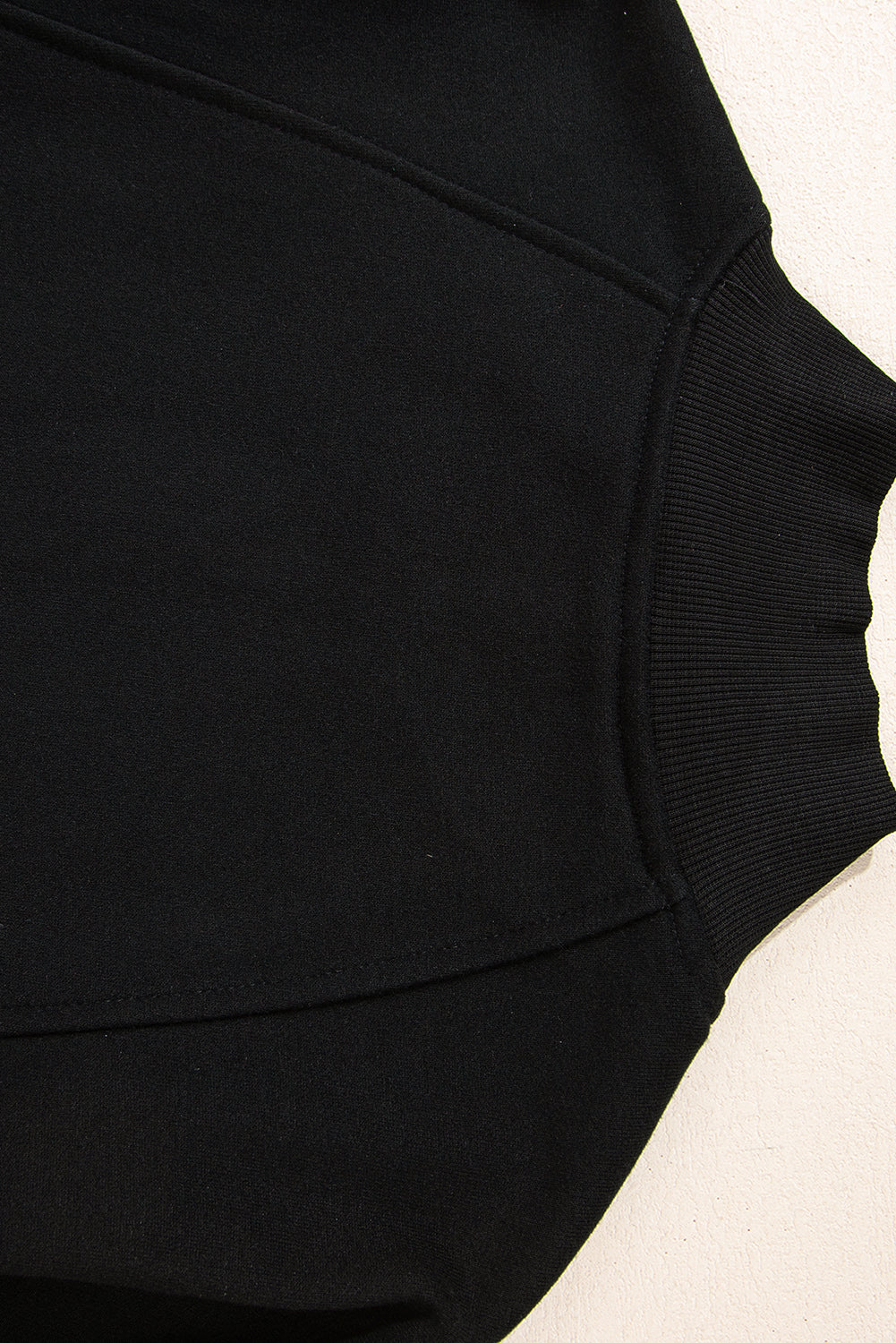 Sweat-shirt noir à col zippé et épaules tombantes