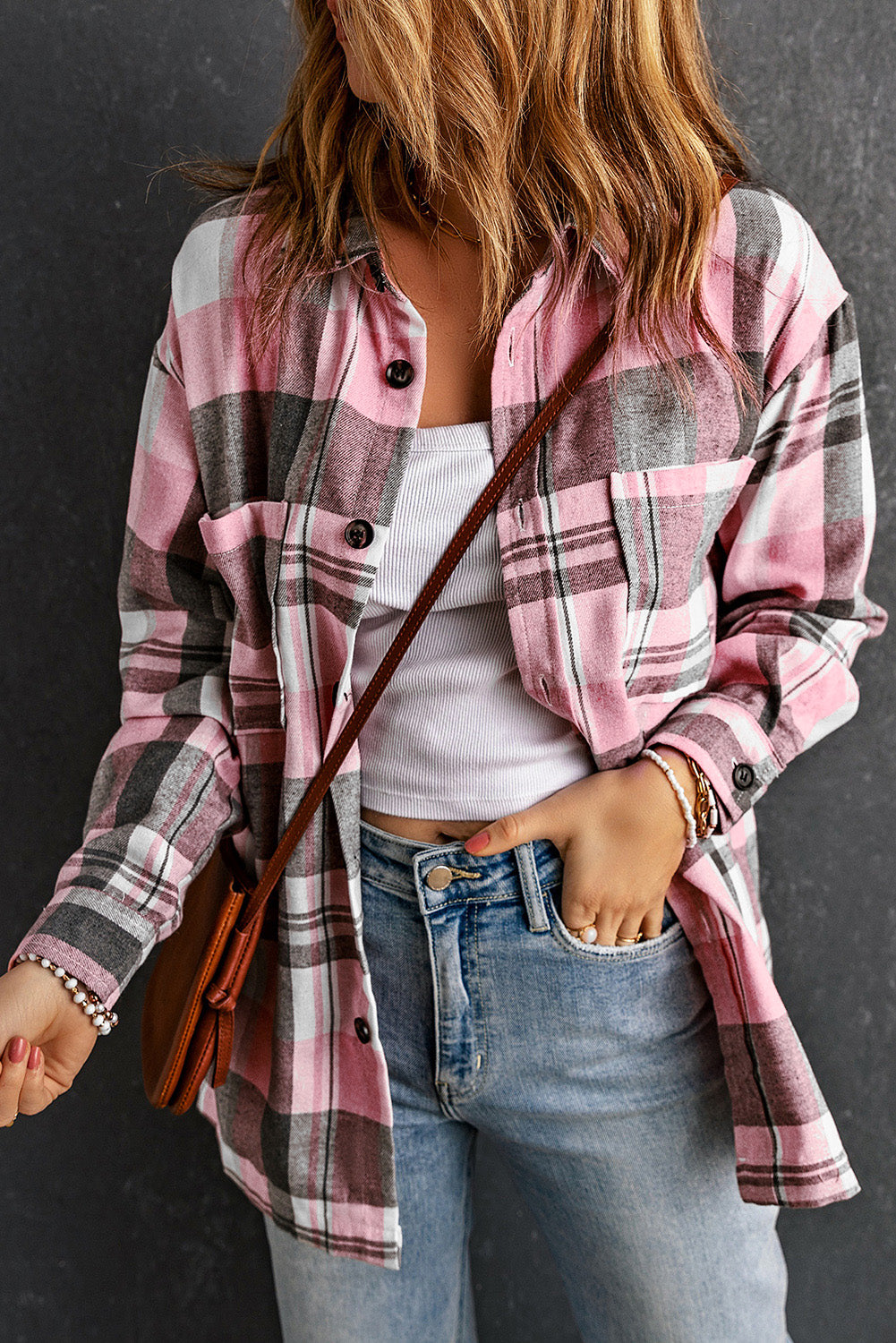 Chemise boutonnée à carreaux rose avec poche plaquée