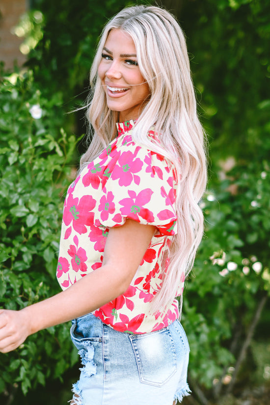 Beige blouse with puffy flowers and sleeves *