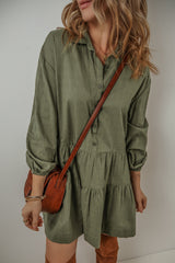 Mini-Robe folded shirt buttoned with puffy sleeves and several jungle green levels