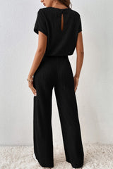 Combinaison noire côtelée à manches courtes et jambes larges de couleur unie-A WOMAN WE LOVE