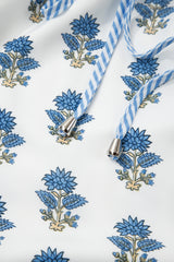 Mini-robe fleurie bleu ciel à manches bouffantes