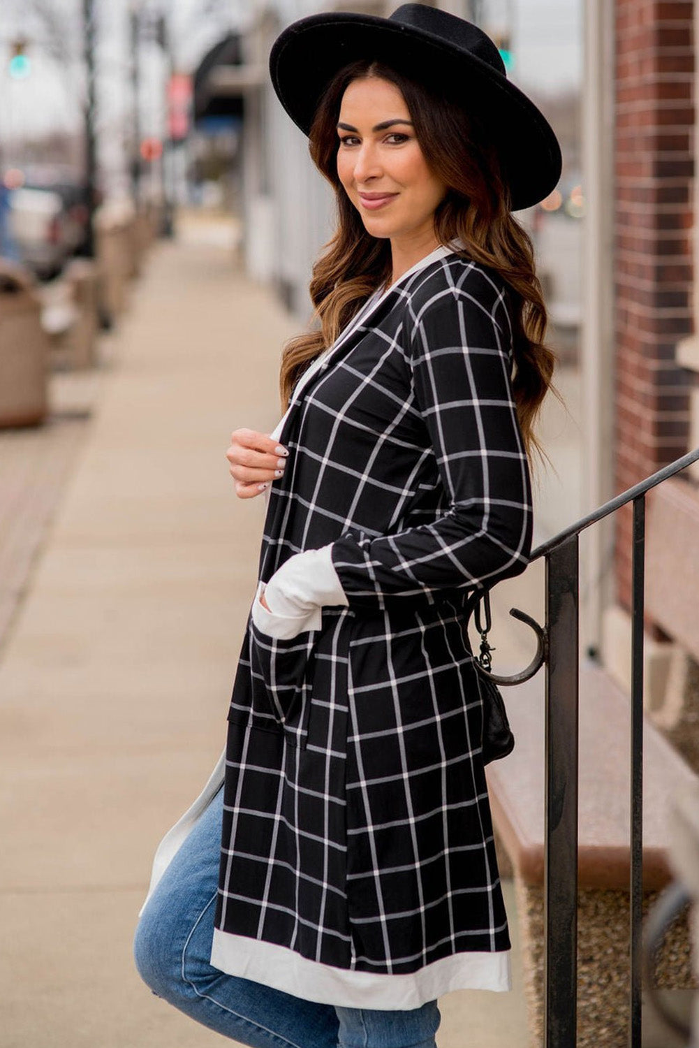 Cardigan ouvert à carreaux noirs avec bords color block et poche-A WOMAN WE LOVE