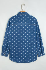 Veste longue en jean bleu à pois et boutons métalliques