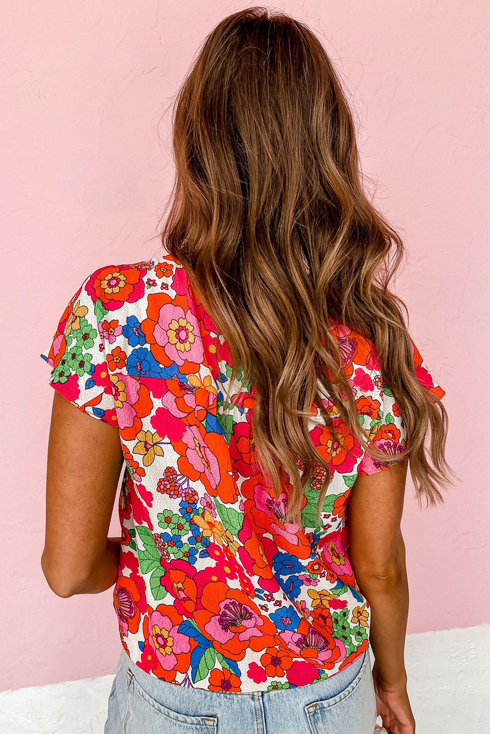 Sweeping -collar up with bright red flower
